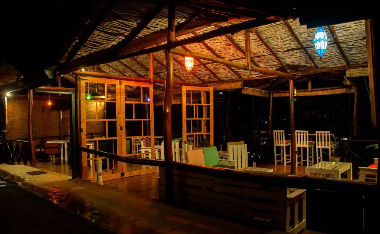 Homies Place - Bistro باندارافيلا المظهر الخارجي الصورة